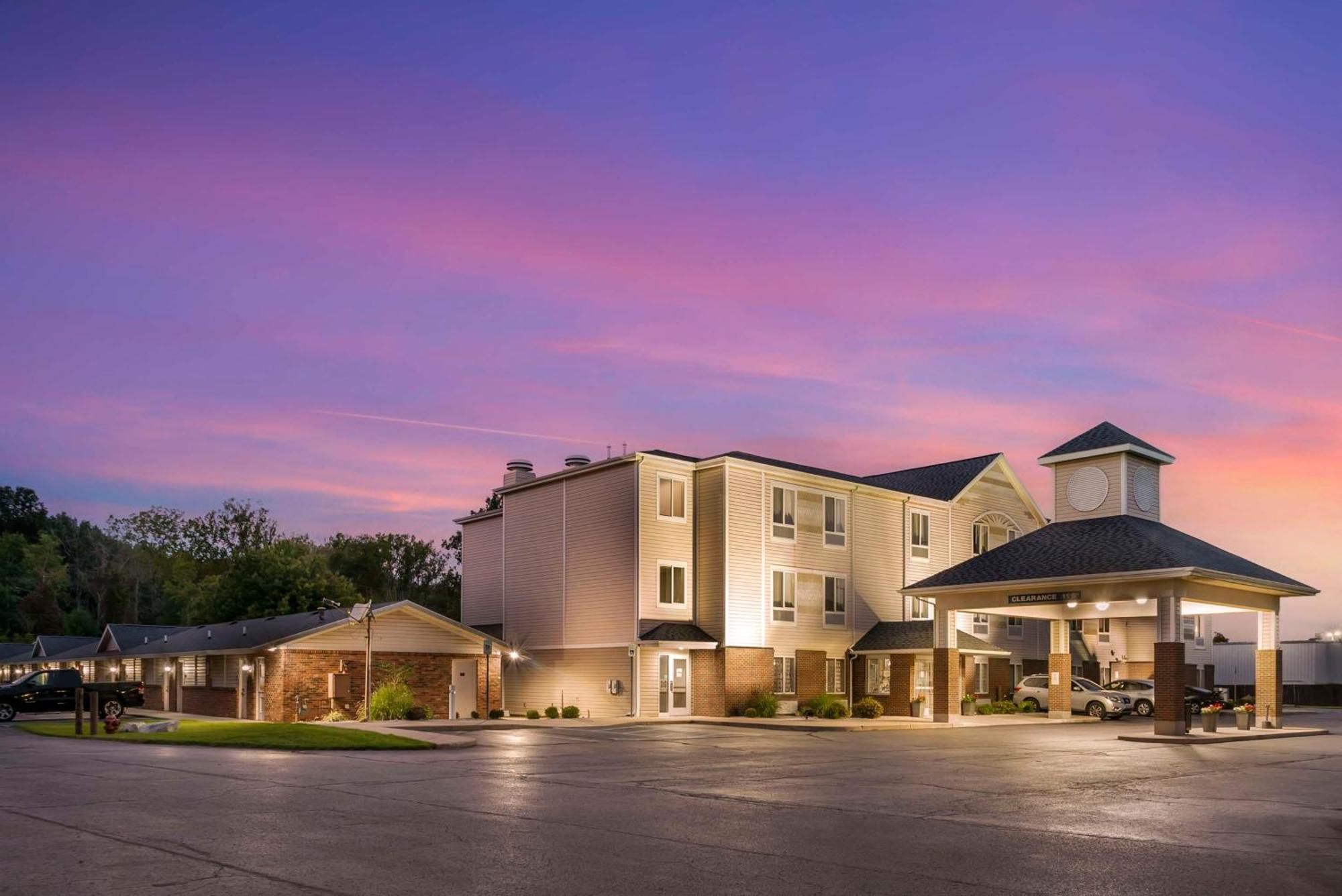 Best Western Beacon Inn Grand Haven Exterior foto