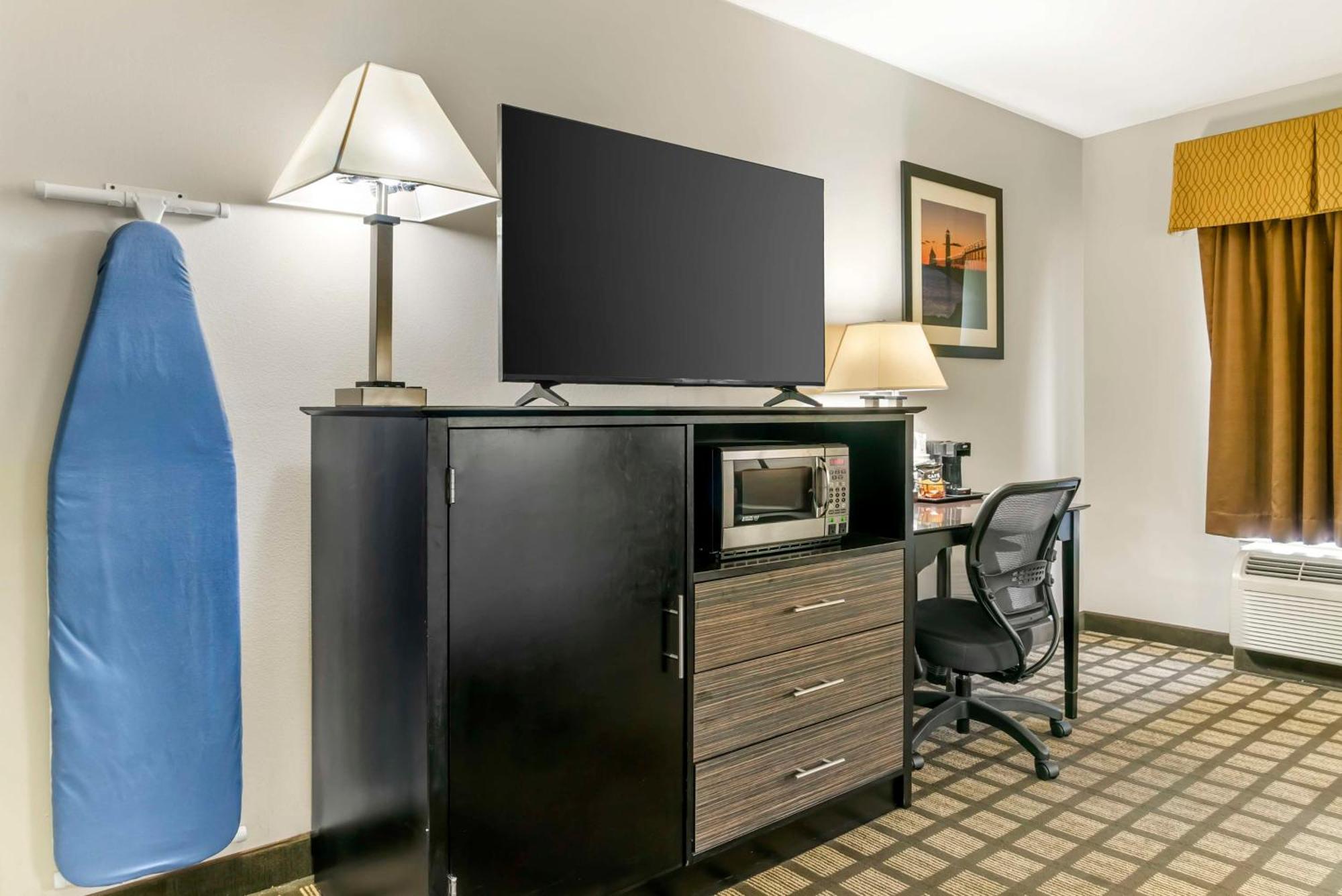 Best Western Beacon Inn Grand Haven Exterior foto